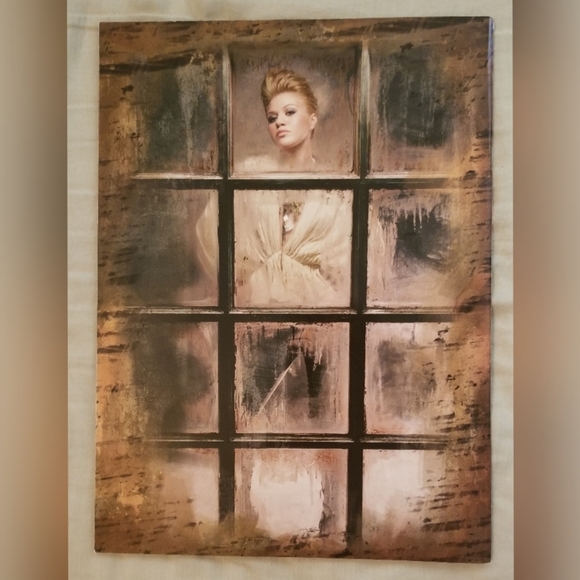 Kelly Clarkson 2005 Hazel Eyes Tour Book - Picture 2 of 4